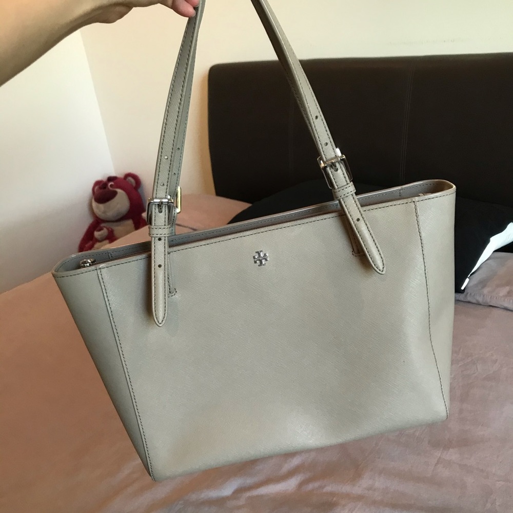 Tory Burch tote bag in Grey (Great condition)